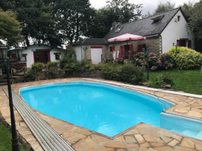 Detached house with well-kept enclosed garden